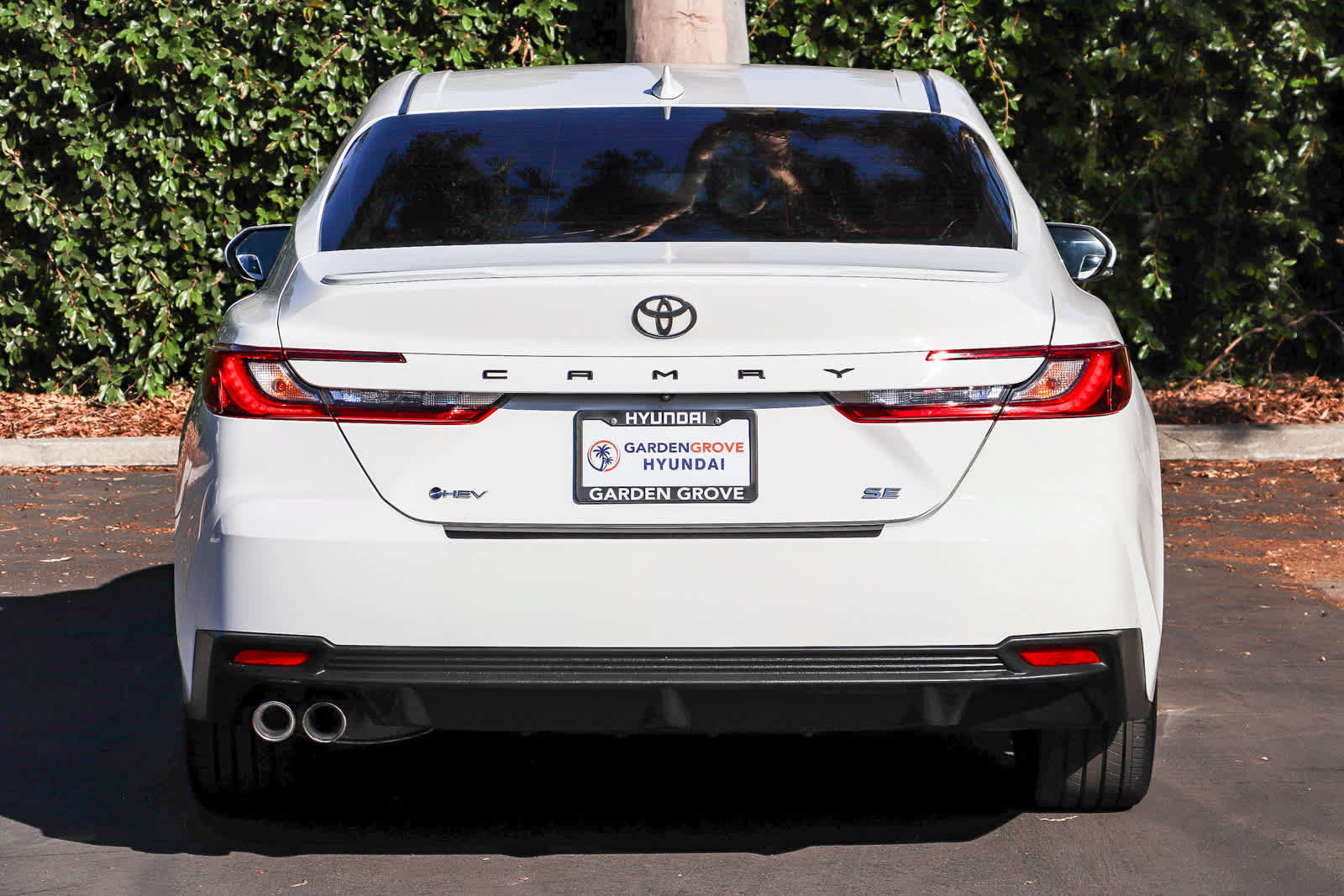 Used 2025 Toyota Camry SE FWD image 7