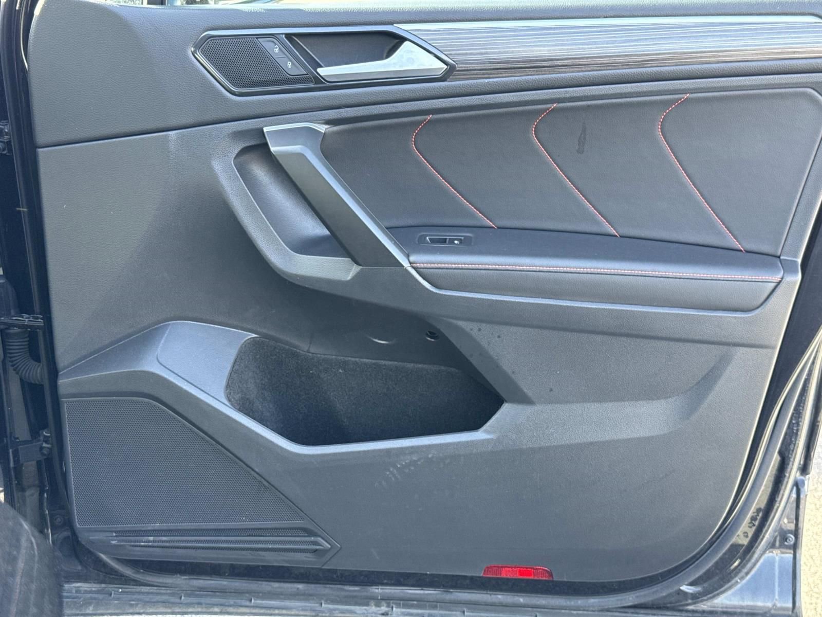 Used 2024 Volkswagen Tiguan SE image 24