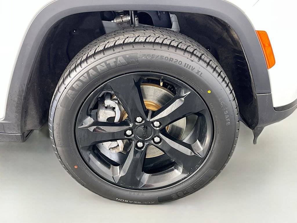 Used 2023 Jeep Grand Cherokee L Laredo AWD/4WD image 37