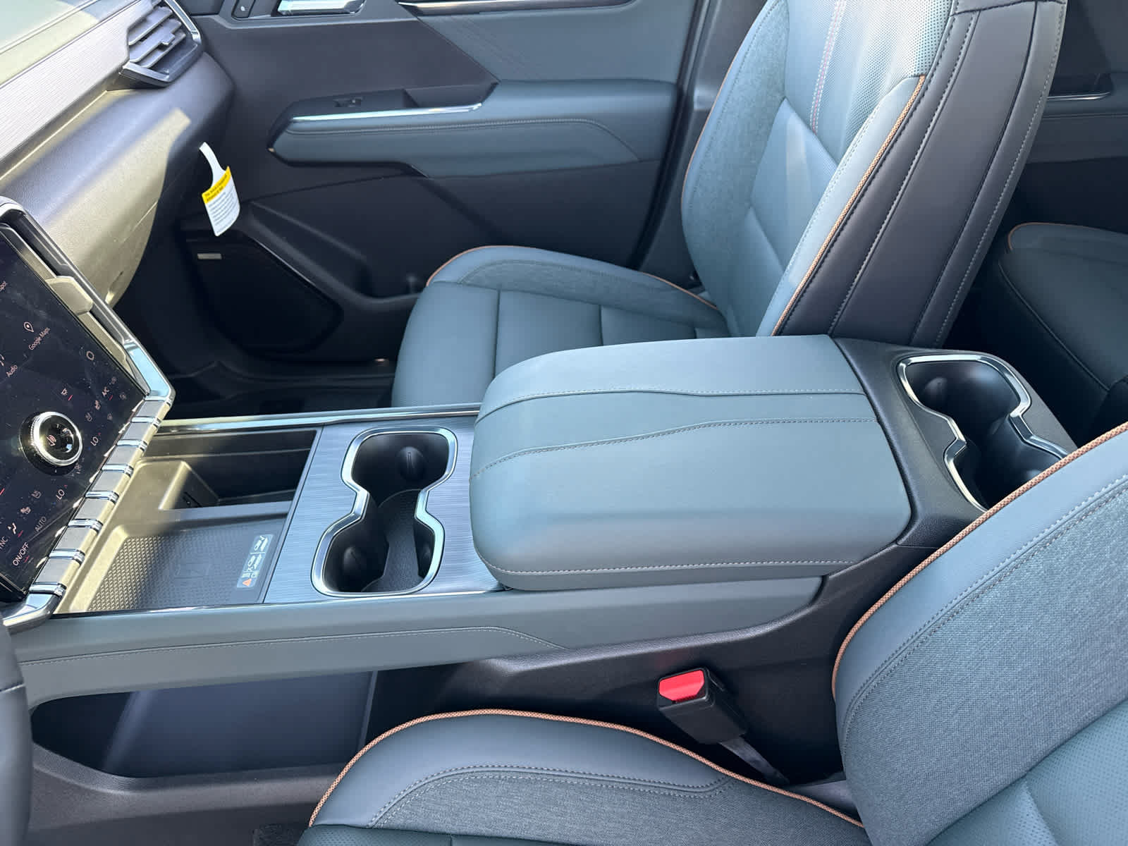 New 2027 GMC Acadia AT4 w/ Luxury Package AWD/4WD image 18