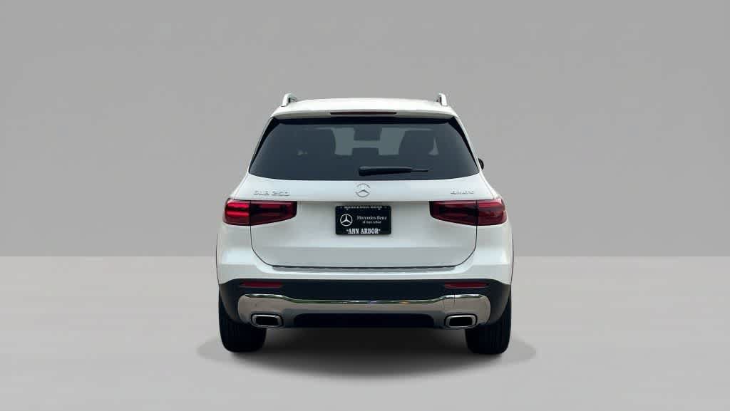 Used 2026 Mercedes-Benz GLB 250 4MATIC image 4