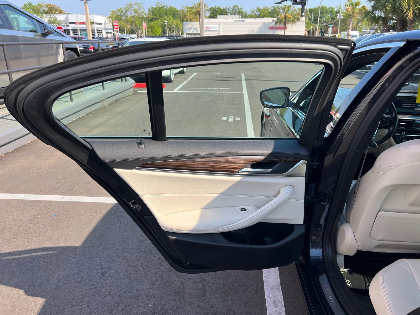 Used 2018 BMW 530e image 46