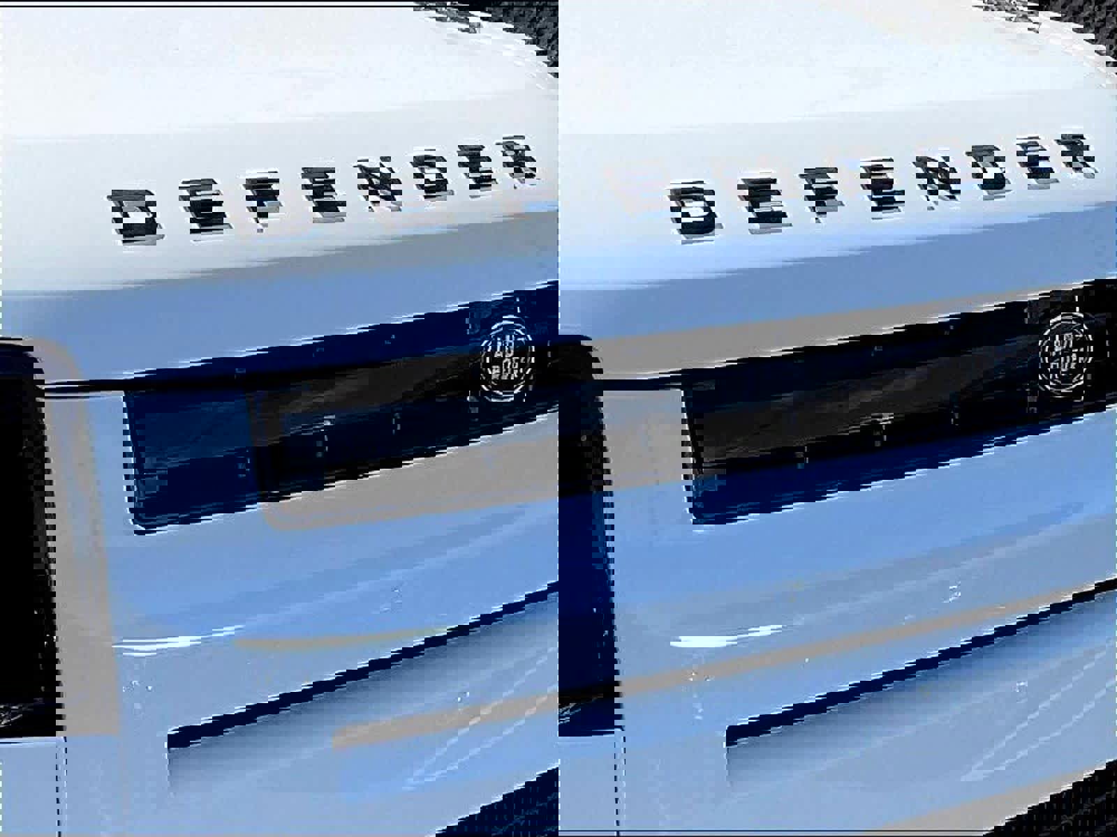 New 2025 Land Rover Defender 90 V8 image 34