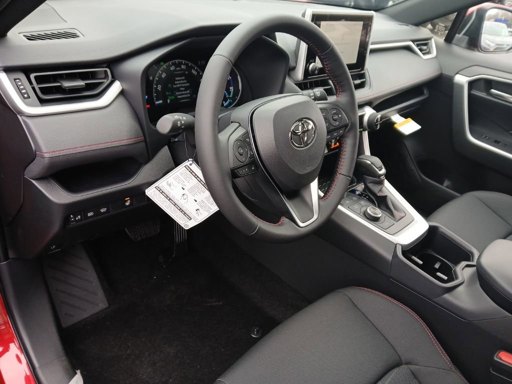 New 2025 Toyota RAV4 SE image 6