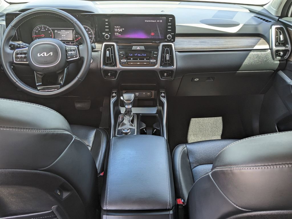 Certified 2023 Kia Sorento EX w/ Panoramic Sunroof Package image 16