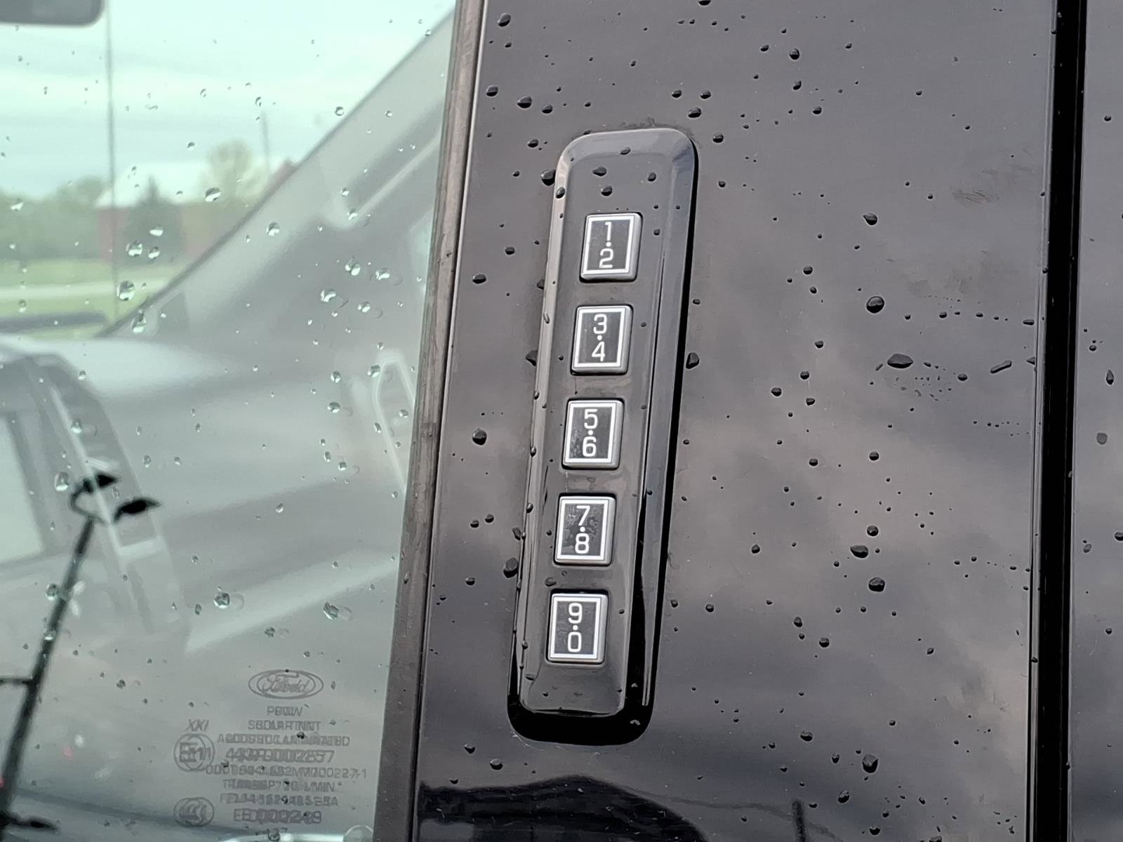 Used 2017 Ford F150 XLT w/ Equipment Group 302A Luxury AWD/4WD image 11