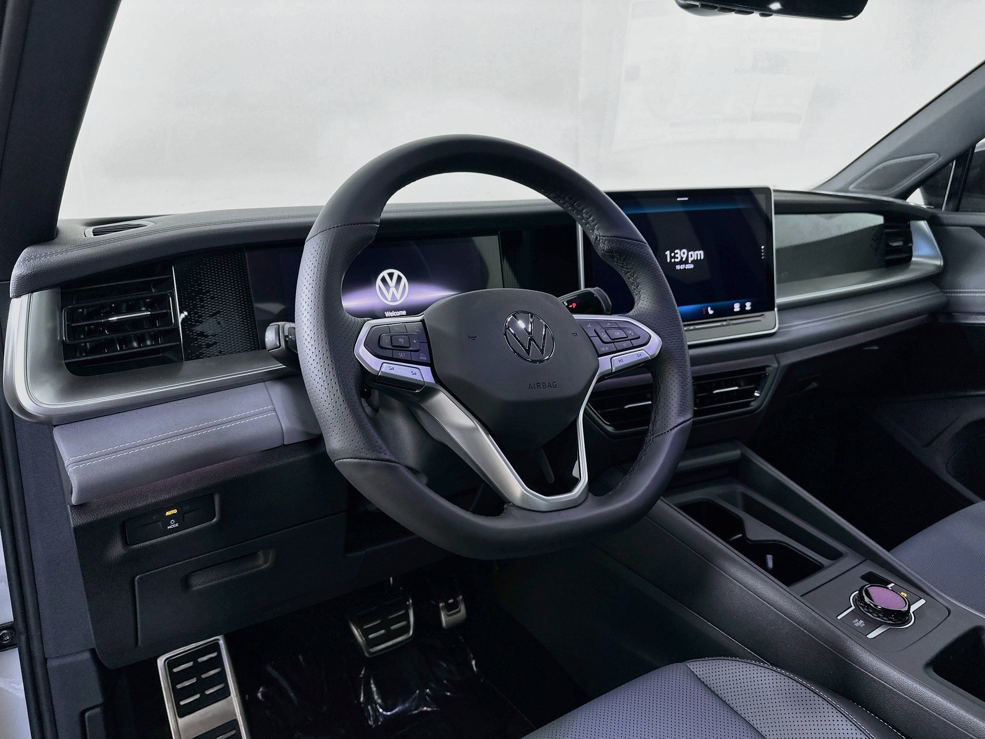New 2026 Volkswagen Tiguan SE R-Line AWD/4WD image 9