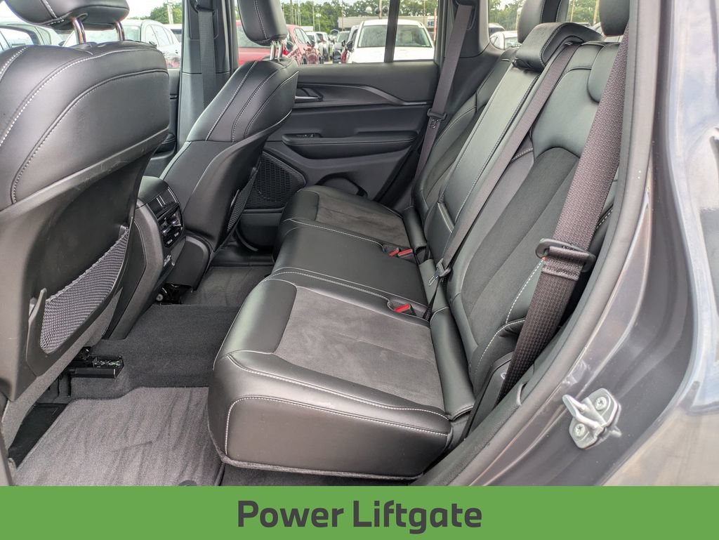 Used 2025 Jeep Grand Cherokee Altitude AWD/4WD image 26