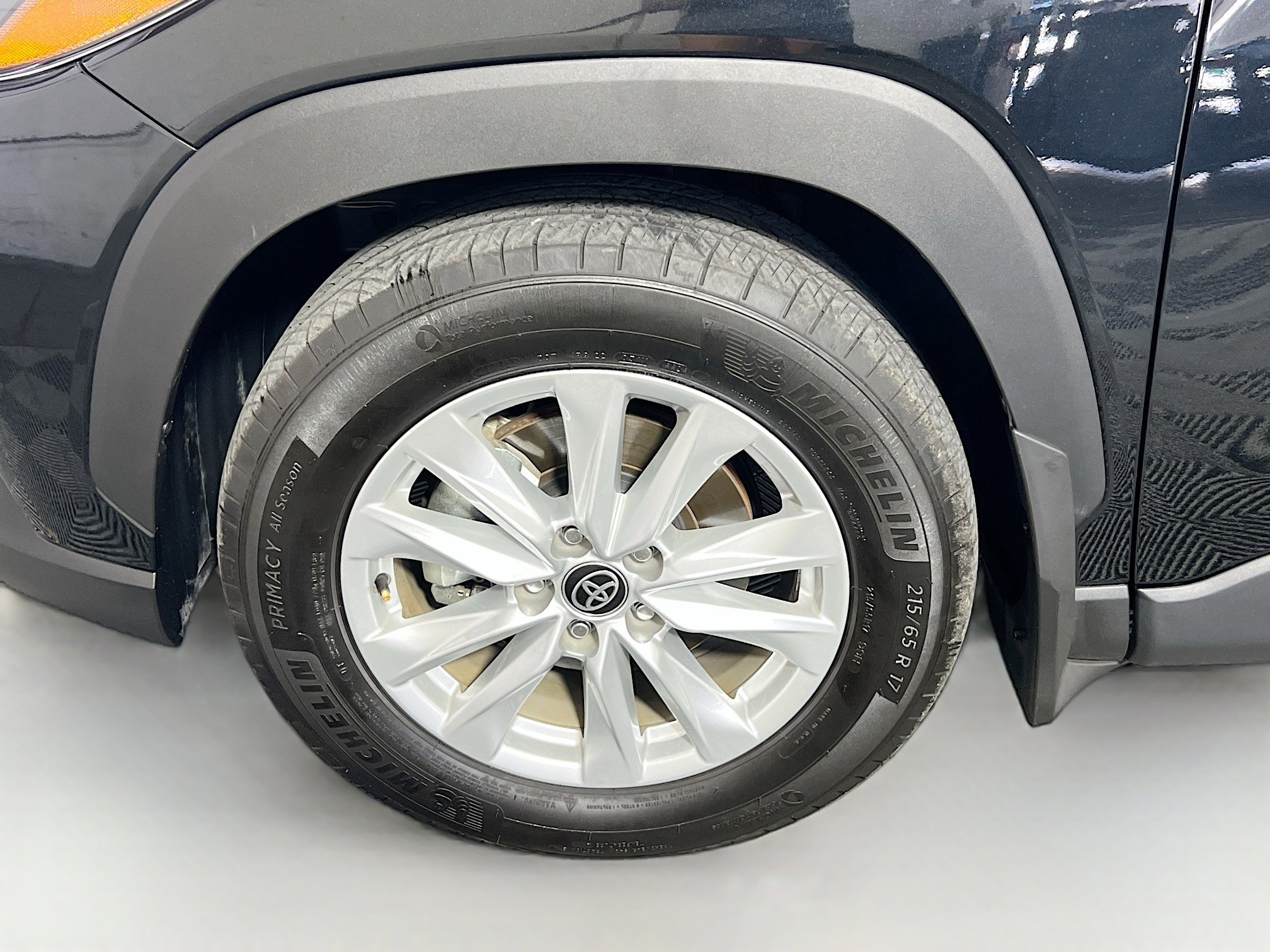 Used 2025 Toyota Corolla Cross LE image 13