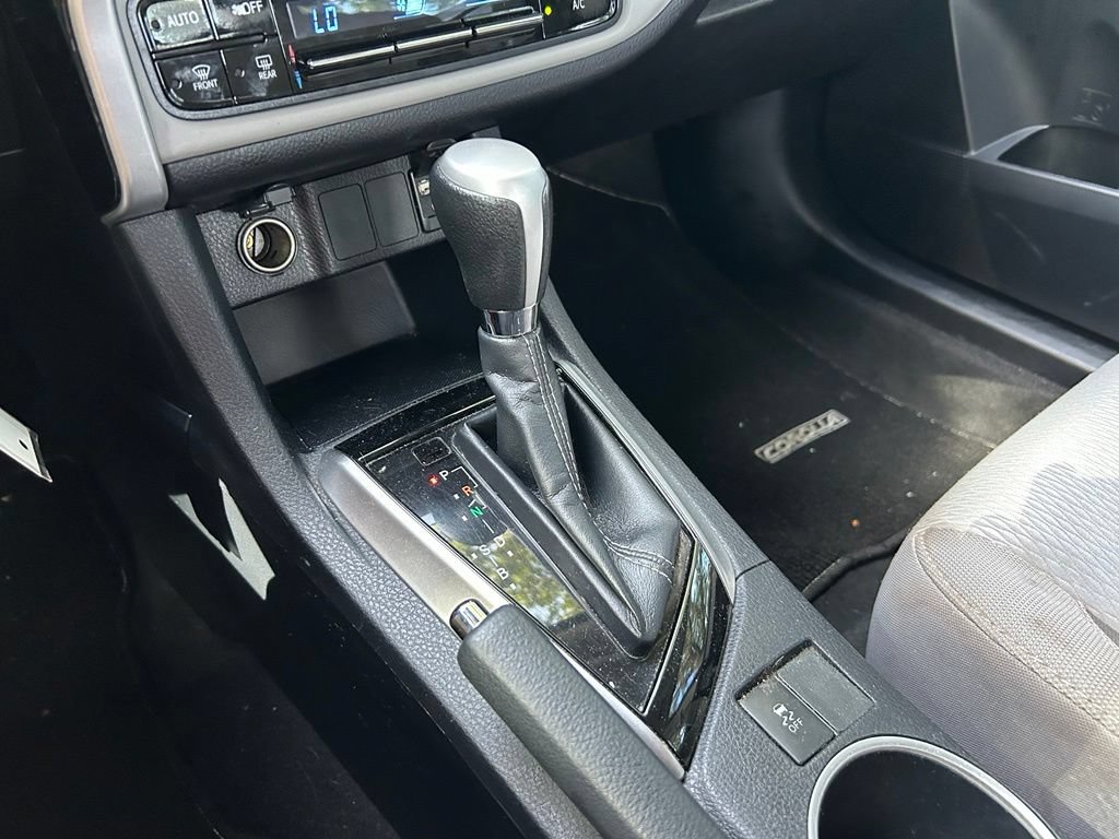 Used 2019 Toyota Corolla LE FWD image 28