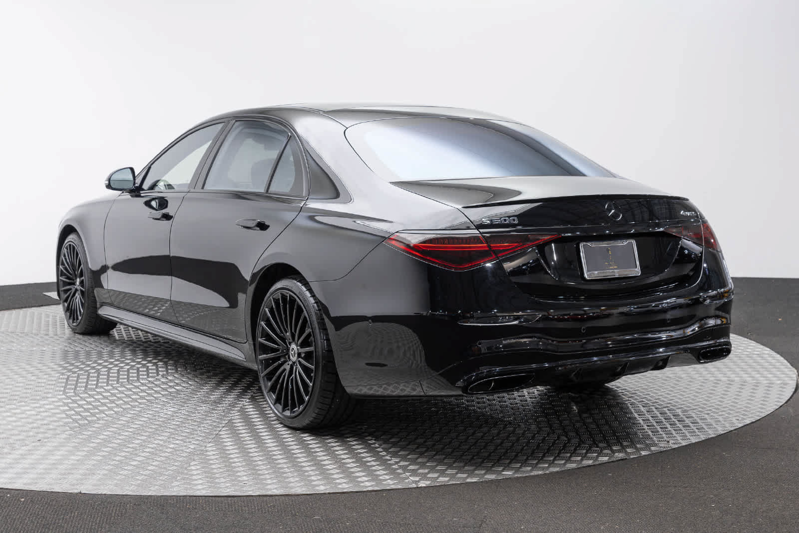 Used 2023 Mercedes-Benz S 500 4MATIC w/ AMG Line image 4
