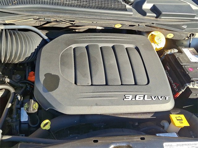 Used 2015 Chrysler Town & Country Touring image 26