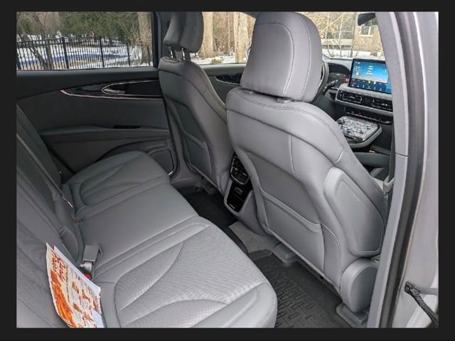 Used 2022 Lincoln Nautilus Reserve image 4