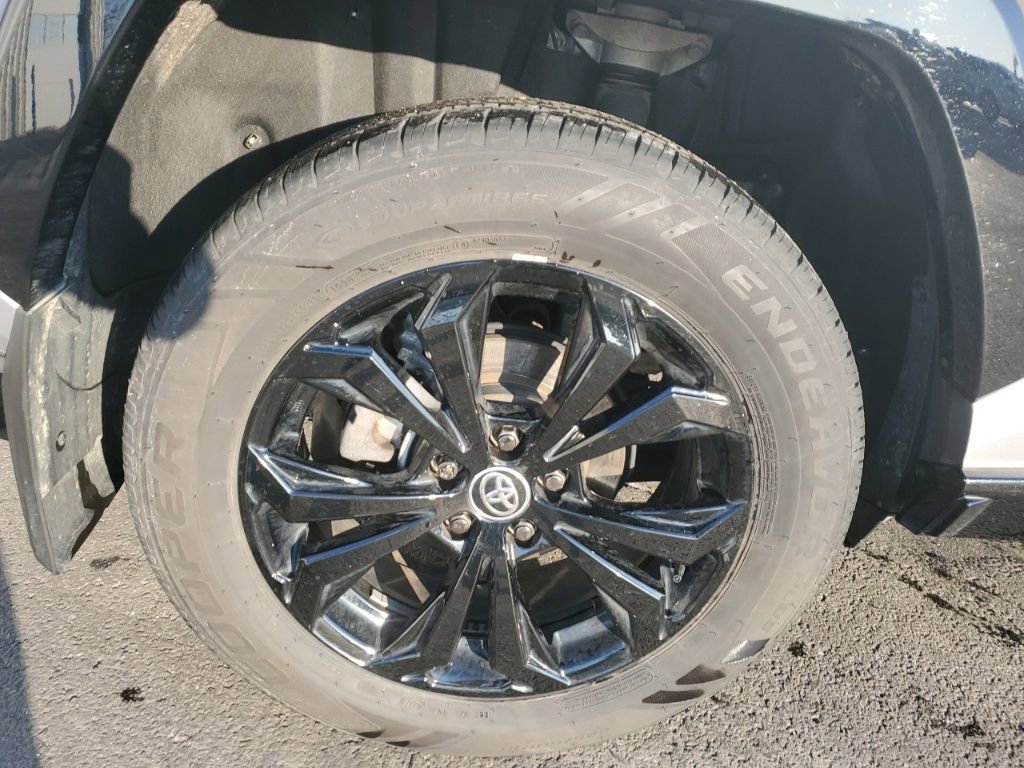 Used 2022 Toyota RAV4 SE w/ Convenience Package image 10