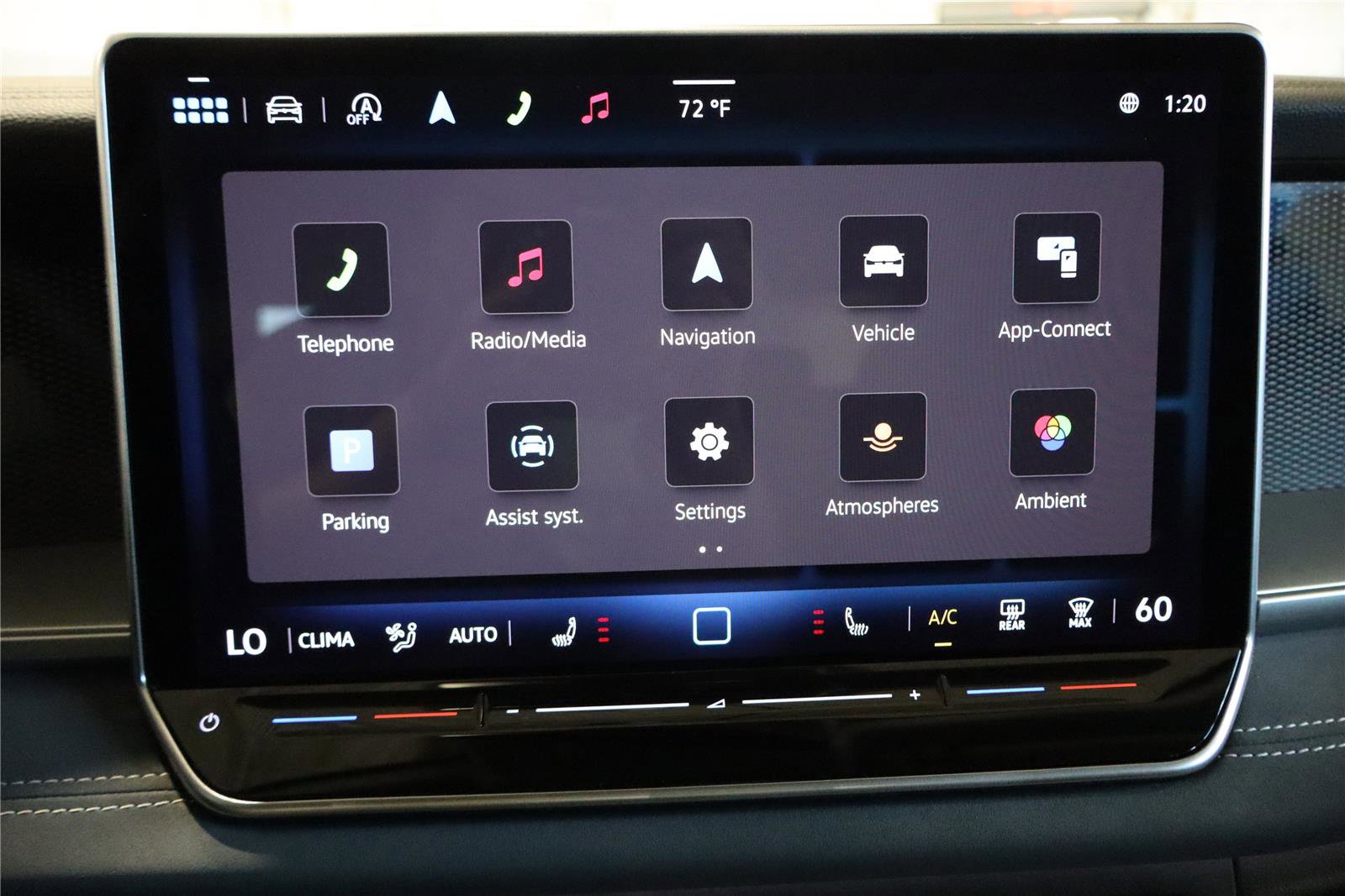 Used 2025 Volkswagen Tiguan SE image 19