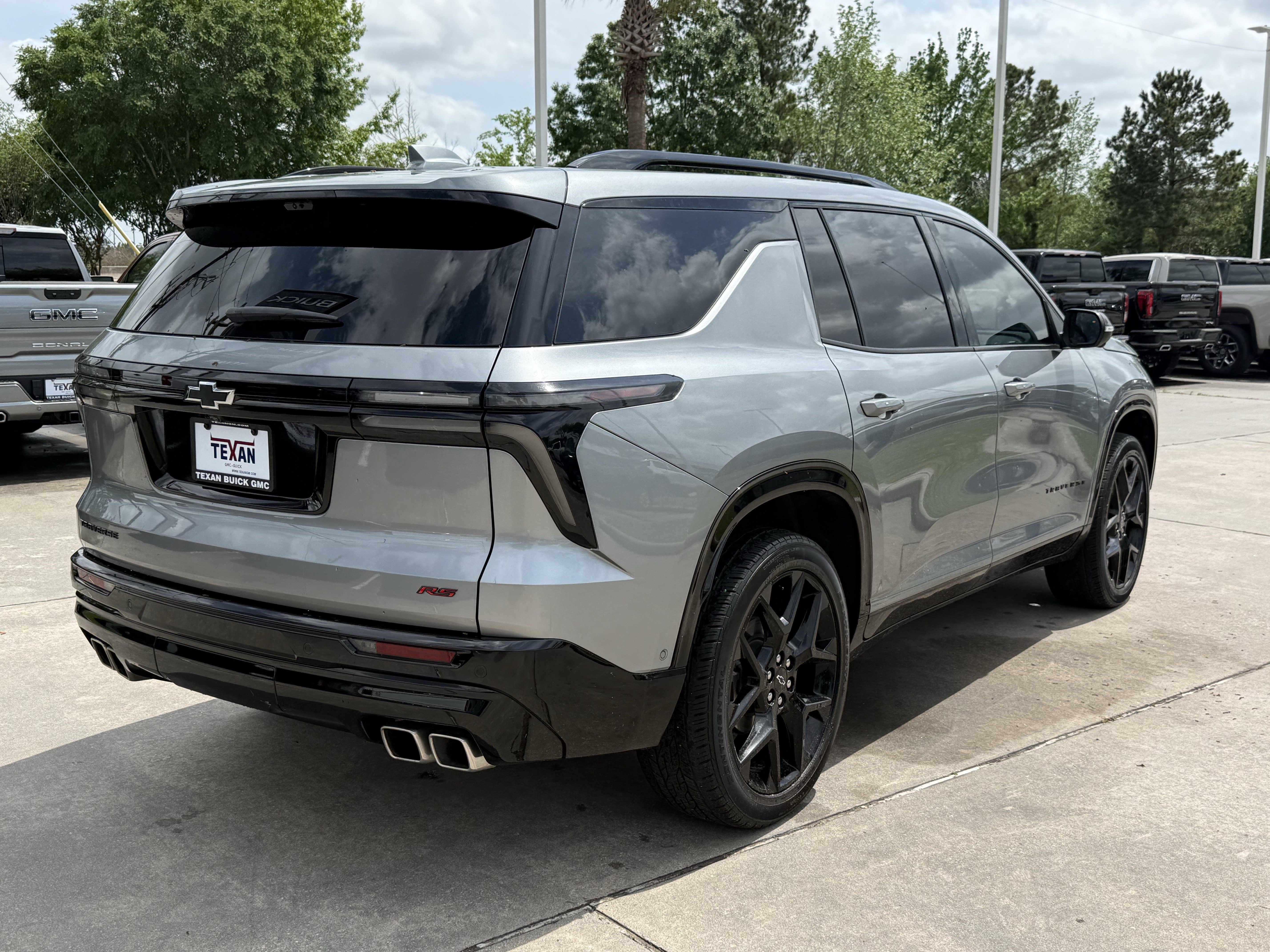 Used 2024 Chevrolet Traverse RS w/ LPO, Floor Liner Package image 5