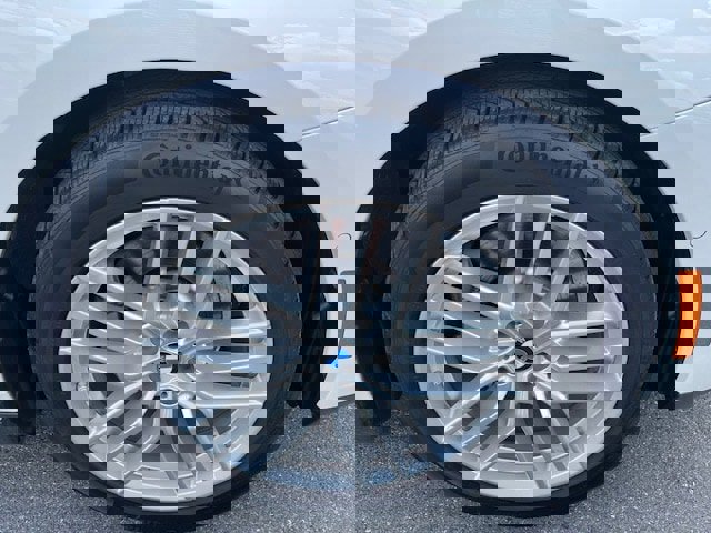 Certified 2024 BMW 530i xDrive w/ Premium Package image 9