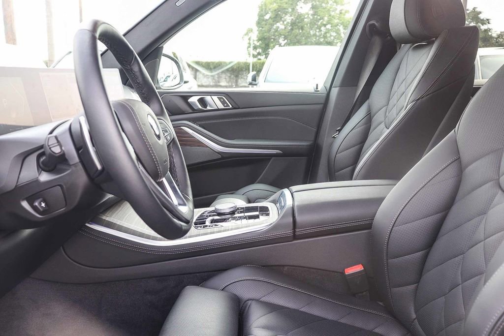 Used 2025 BMW X5 sDrive40i w/ Premium Package image 19