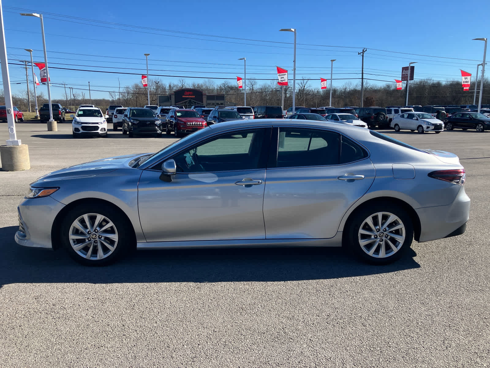 Used 2023 Toyota Camry LE w/ Convenience Package image 4