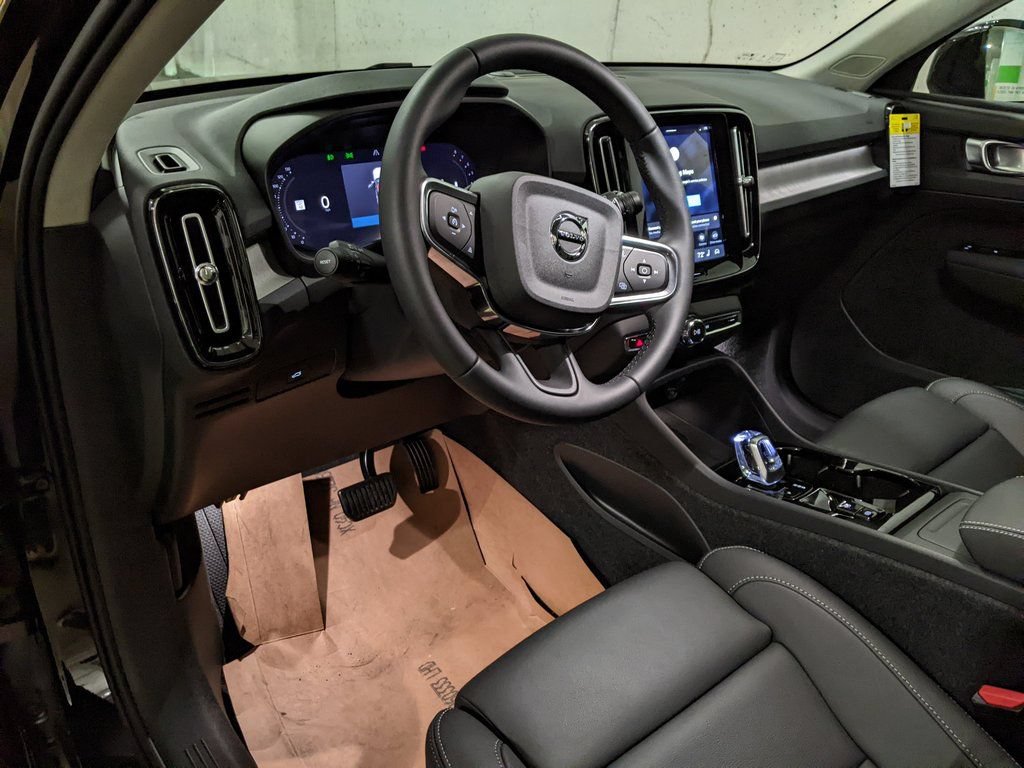 New 2026 Volvo XC40 B5 Plus w/ Climate Package AWD/4WD image 8