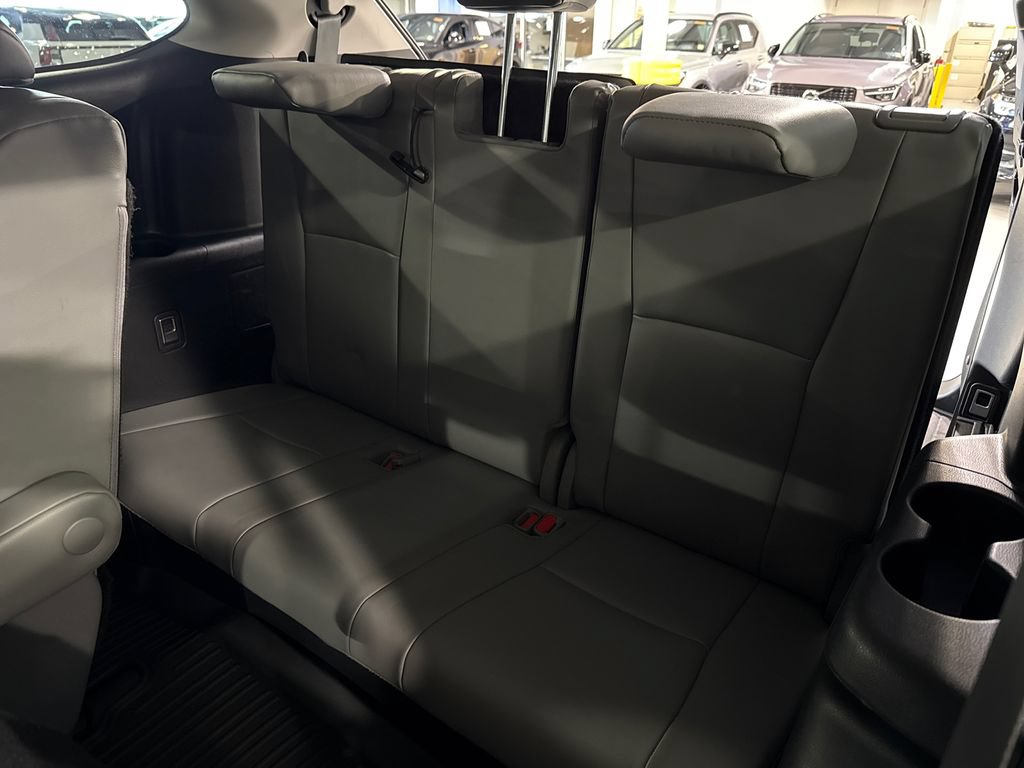Used 2023 Toyota Highlander XLE AWD/4WD image 25