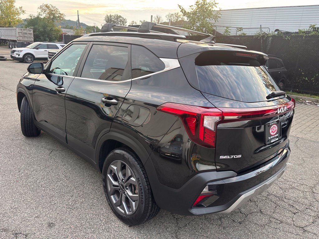 Used 2024 Kia Seltos S AWD/4WD image 4