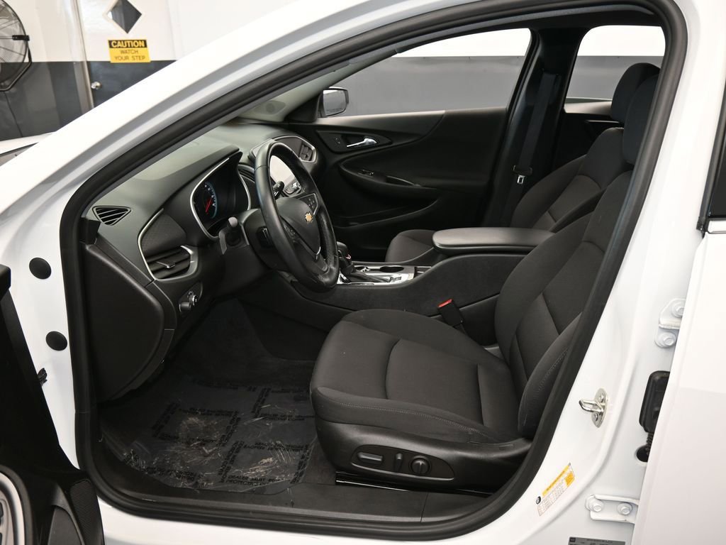 Used 2023 Chevrolet Malibu RS image 11