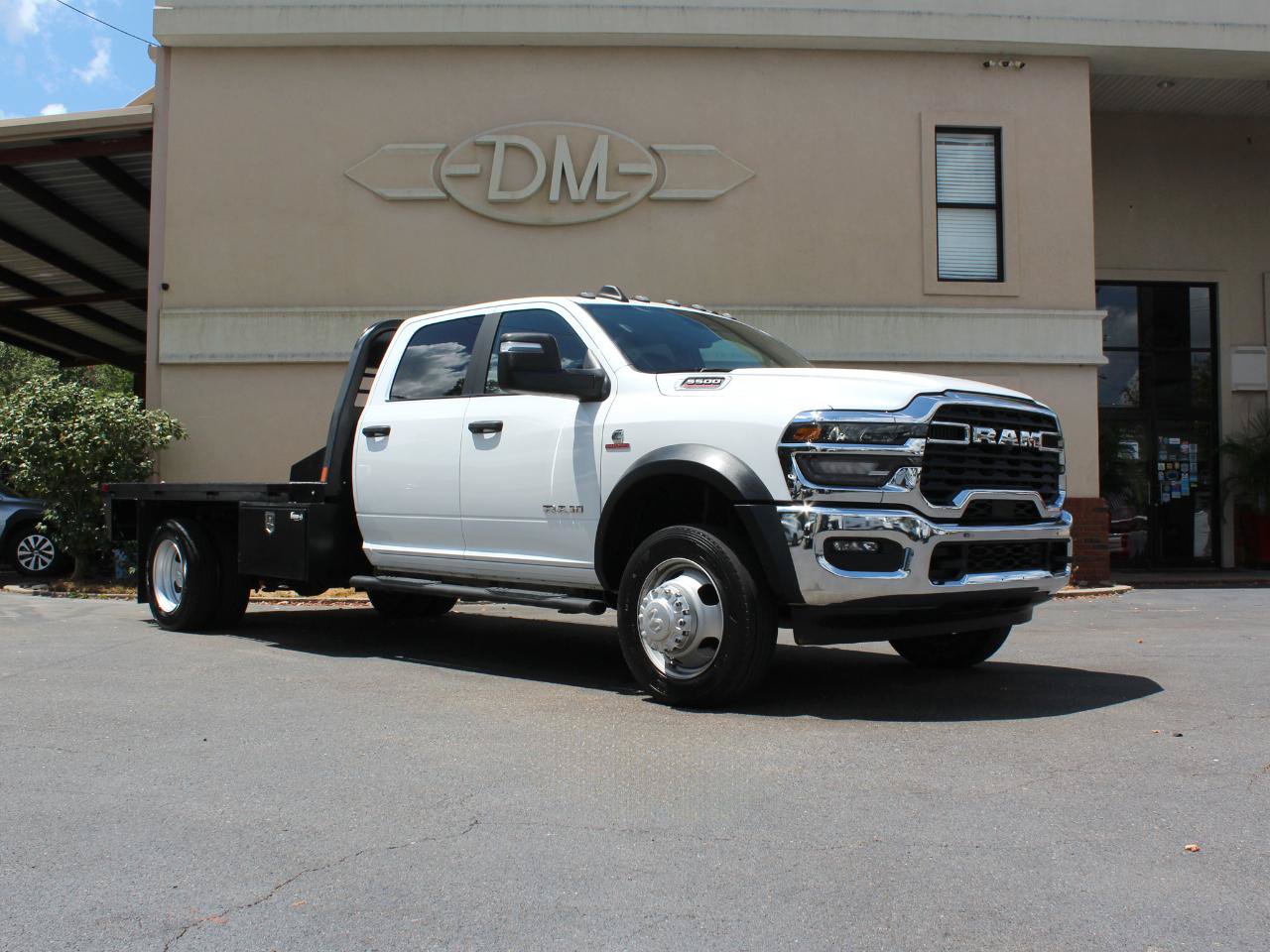Used 2025 RAM 5500 4x4 Crew Cab image 6