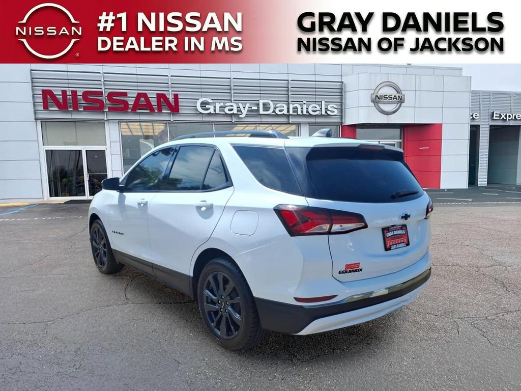 Used 2023 Chevrolet Equinox RS FWD image 4