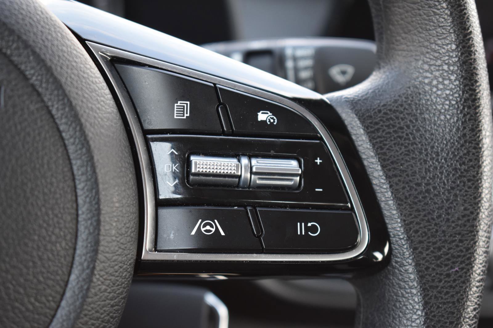 Used 2024 Kia Forte LXS image 8