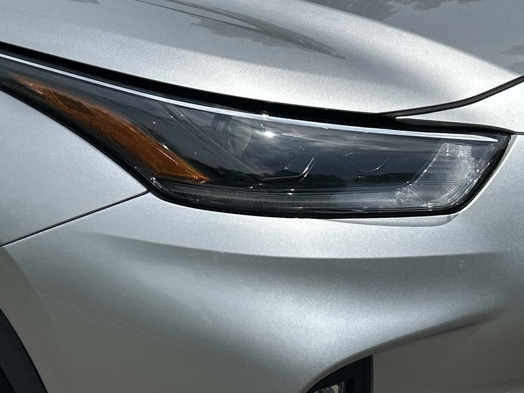 Used 2021 Toyota Highlander XLE FWD image 10