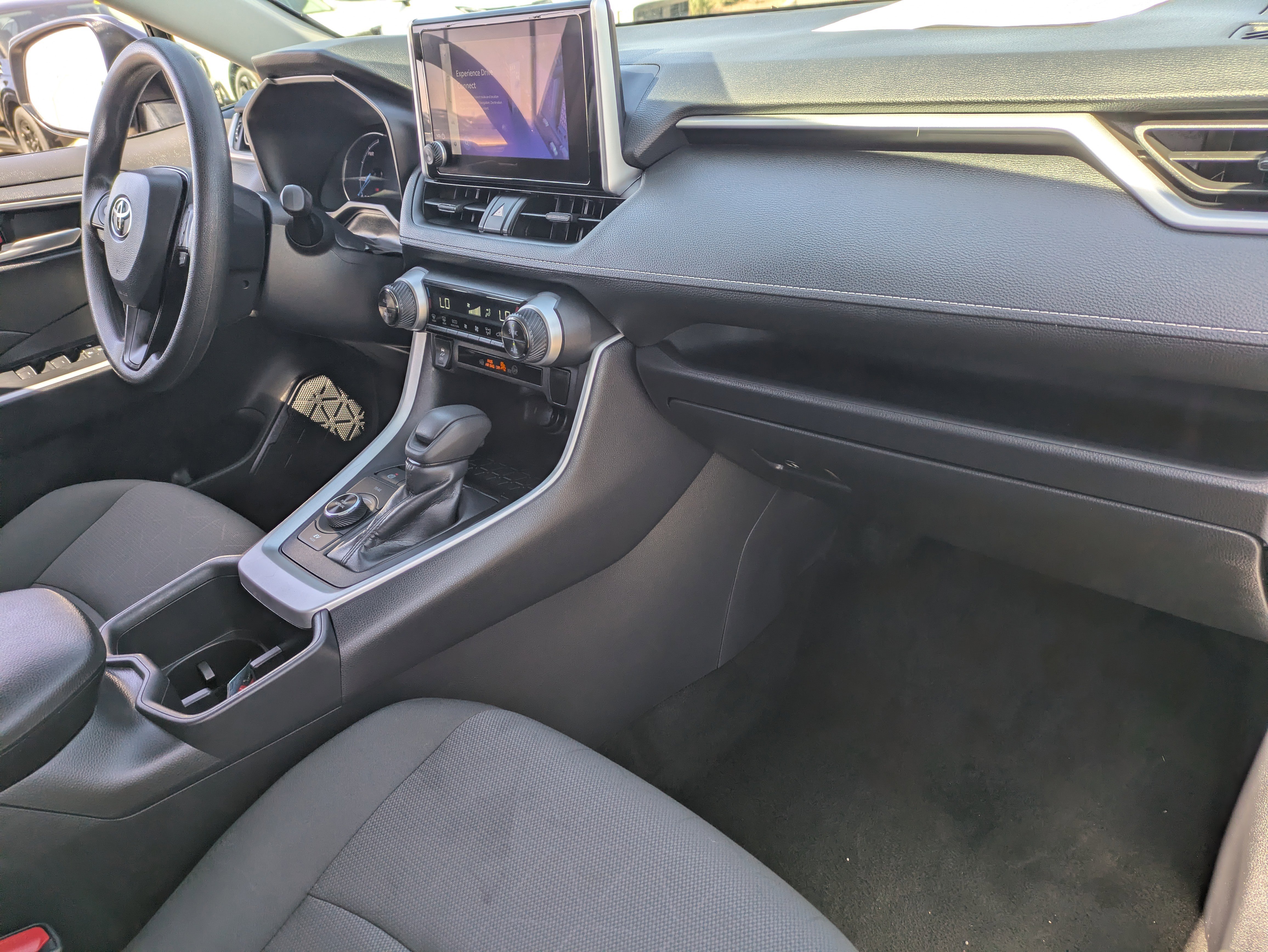 Used 2025 Toyota RAV4 XLE AWD/4WD image 13