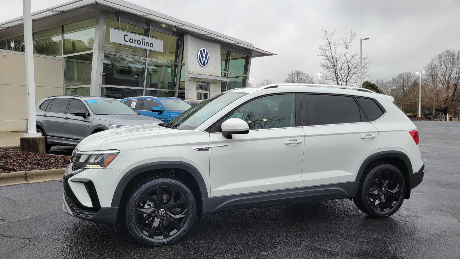 Used 2022 Volkswagen Taos SE w/ Panoramic Sunroof Package image 1