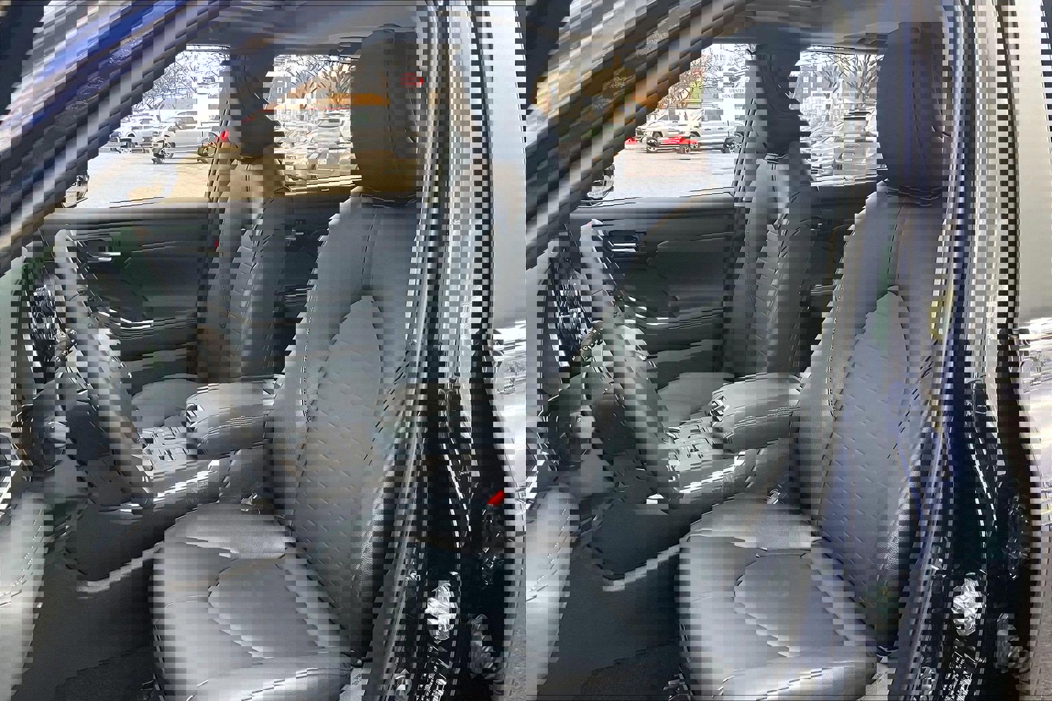 Used 2025 Toyota Highlander XLE image 30