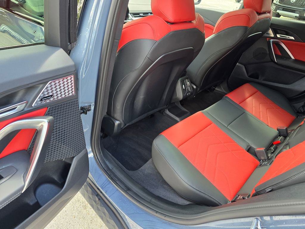 Used 2025 BMW X2 xDrive28i w/ Premium Package image 29