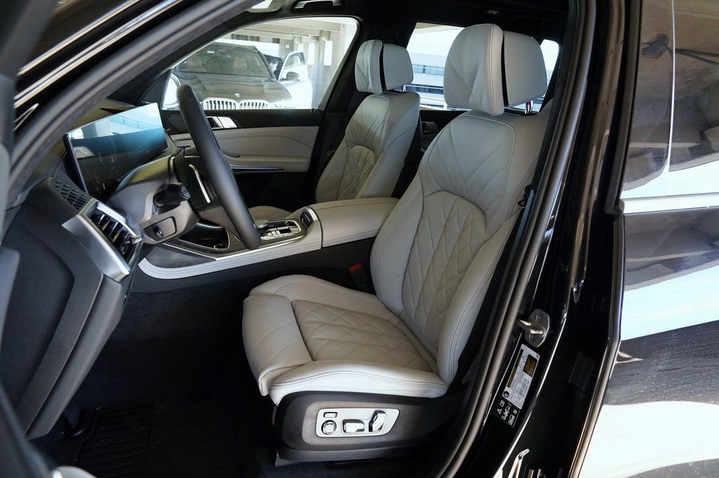 Used 2026 BMW X7 xDrive40i w/ Premium Package AWD/4WD image 11