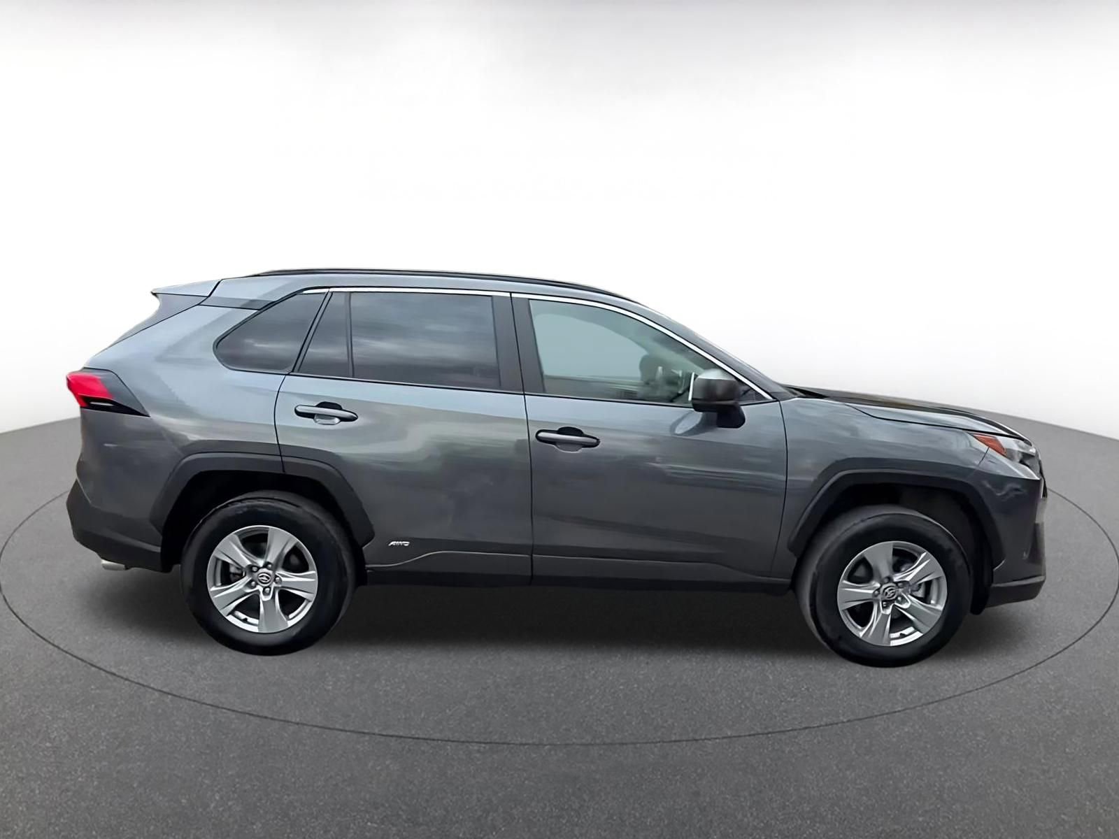 Used 2025 Toyota RAV4 LE AWD/4WD image 16