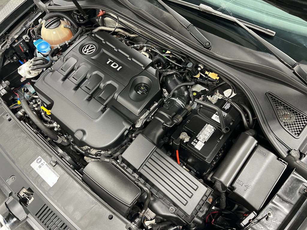 Used 2015 Volkswagen Passat TDI SE image 27