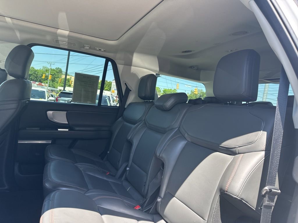 Used 2025 Ford Expedition Active AWD/4WD image 27