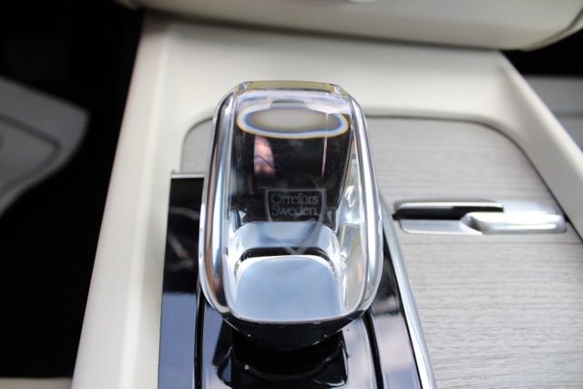 Certified 2023 Volvo XC60 T8 Ultimate w/ Climate Package AWD/4WD image 37