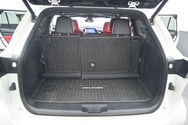 Used 2023 Toyota Highlander XSE FWD image 17