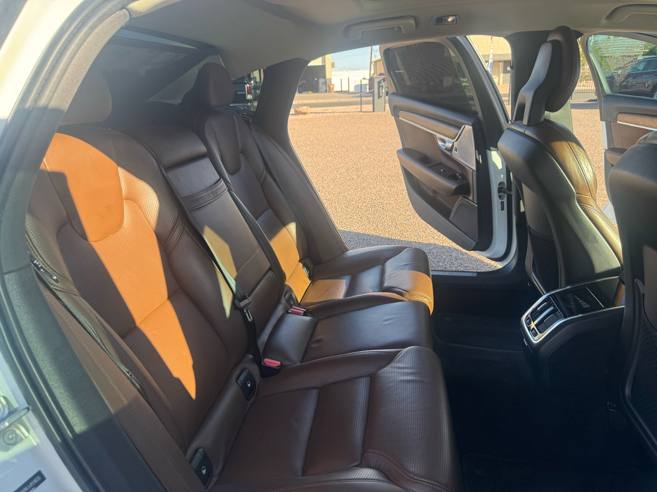 Used 2018 Volvo S90 T6 Inscription w/ Convenience Package image 38