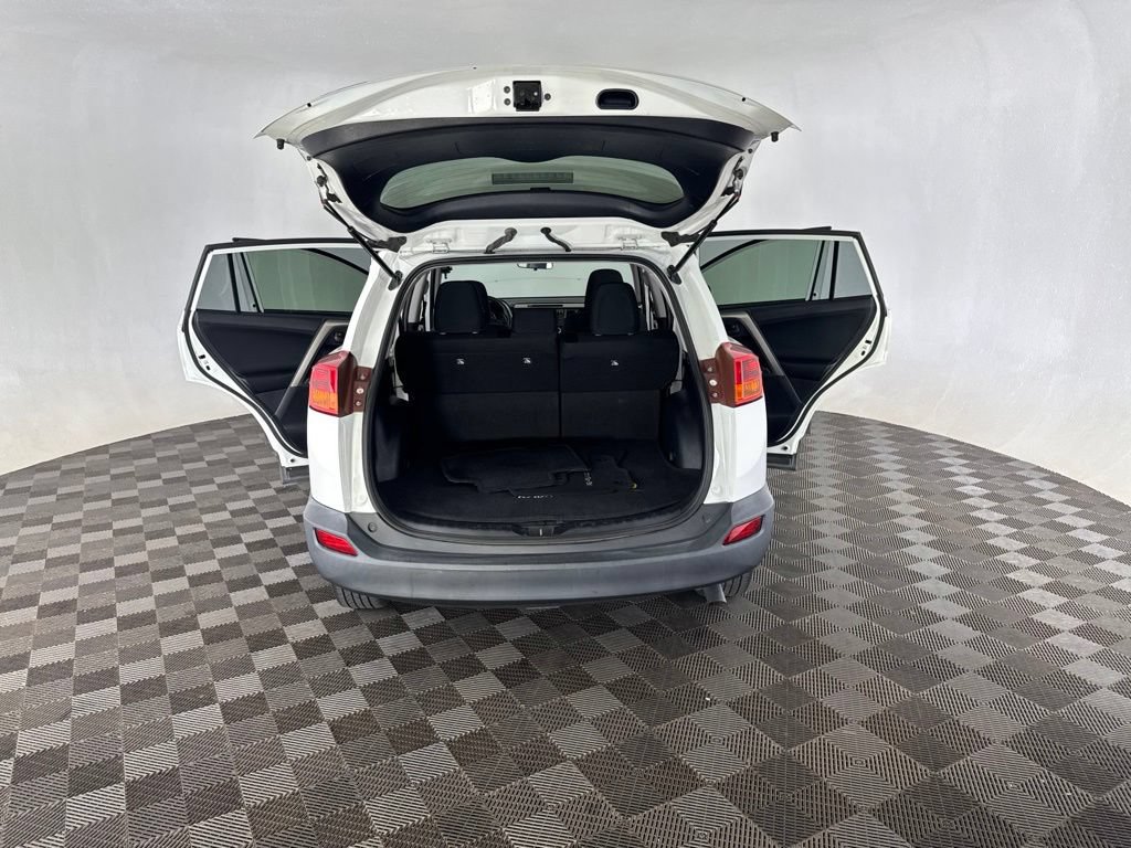 Used 2015 Toyota RAV4 LE AWD/4WD image 17