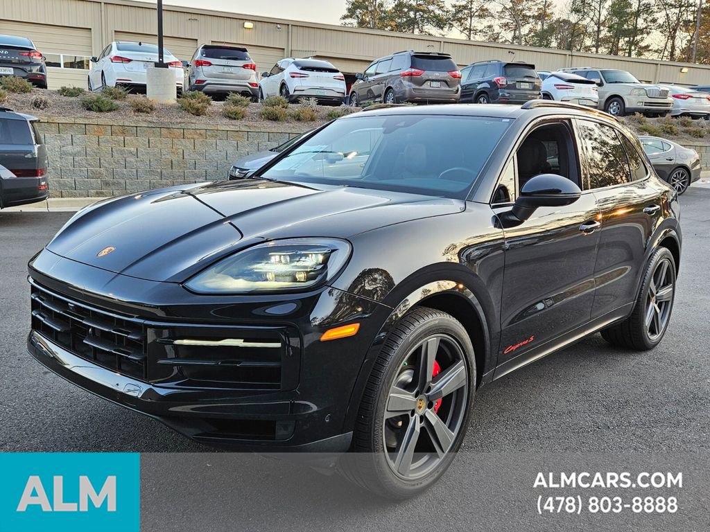Used 2024 Porsche Cayenne S image 1