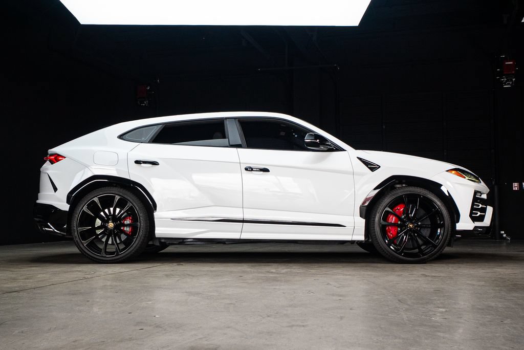 Used 2022 Lamborghini Urus AWD/4WD image 11