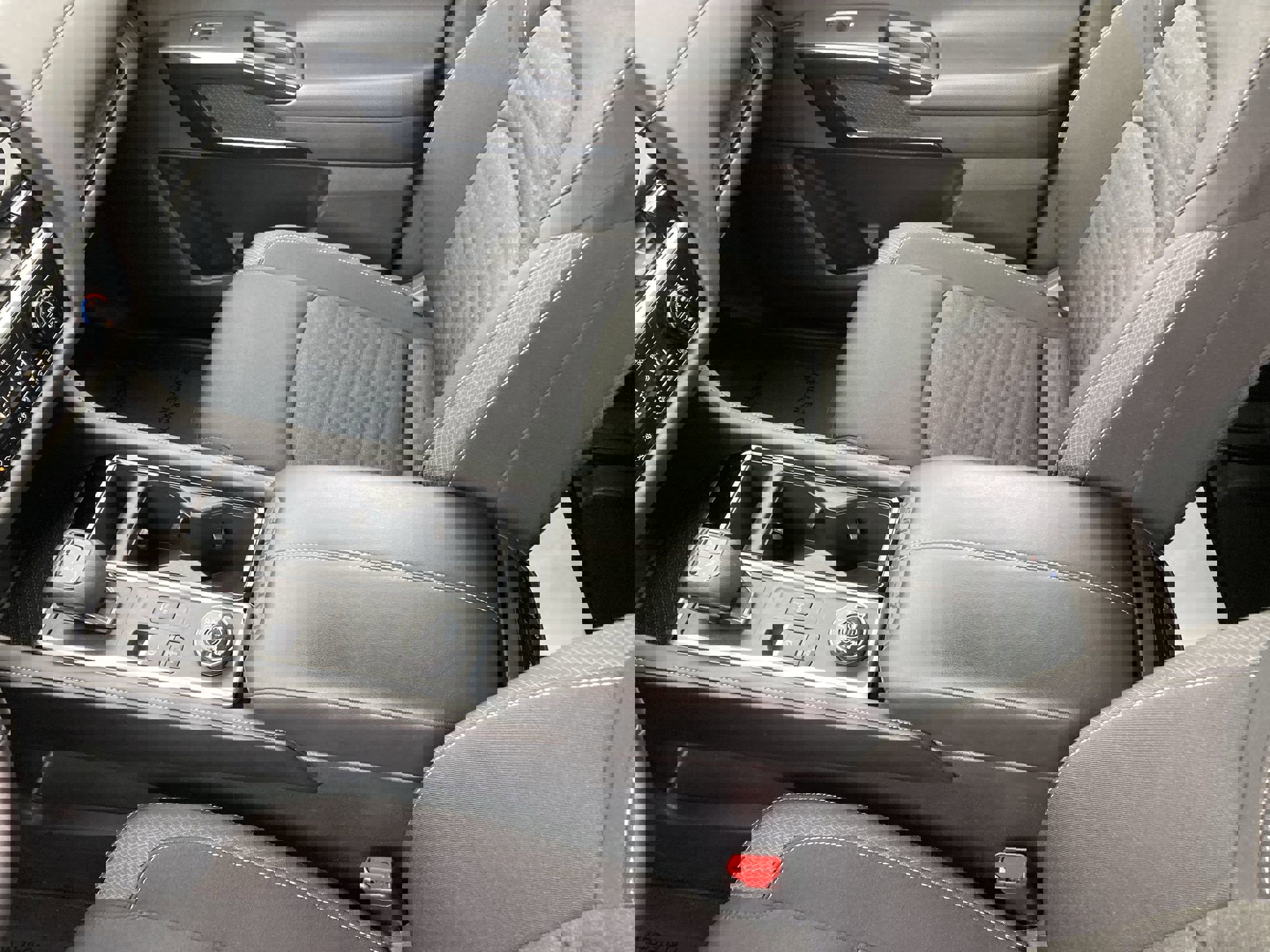 Used 2025 Nissan Pathfinder SV image 24