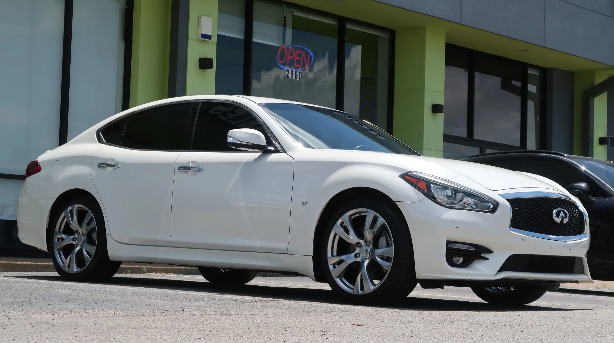 Used 2019 INFINITI Q70 Luxe w/ Sport Package RWD image 6