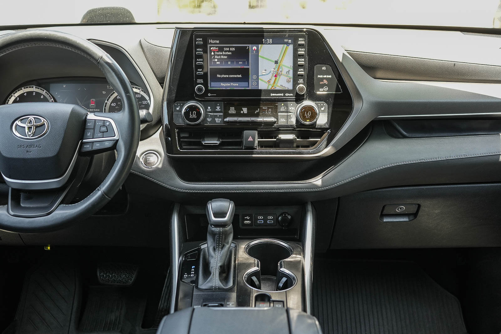 Used 2022 Toyota Highlander XLE FWD image 13
