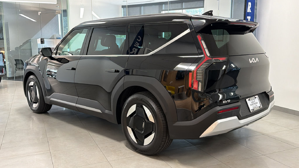 Certified 2024 Kia EV9 Wind AWD/4WD image 2