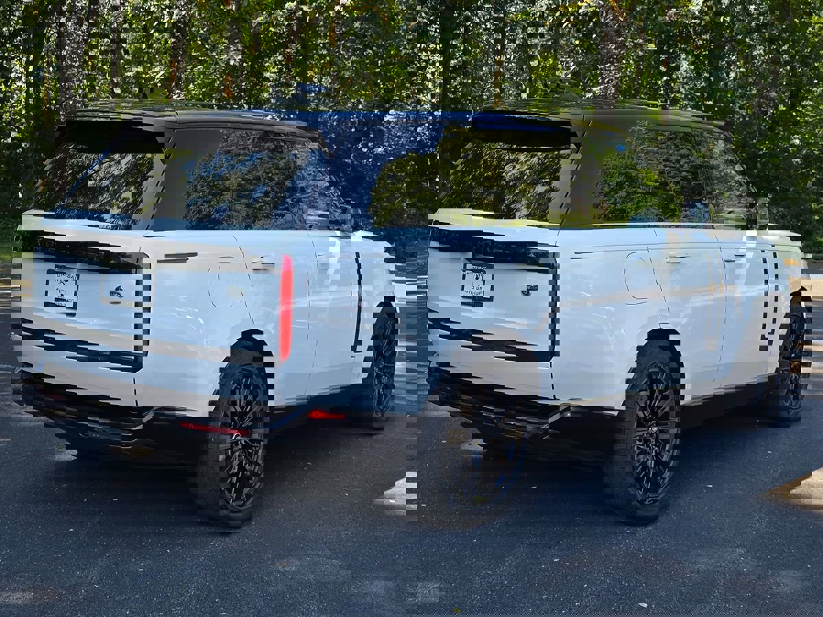 Used 2023 Land Rover Range Rover SE image 6